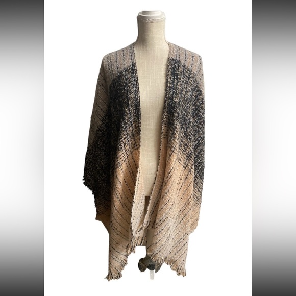 STEVE MADDEN One Size Black White Latte Gray Plaid Kimono Wrap Shawl Poncho NWT - Picture 2 of 9